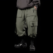 Man wearing army green bybbs dark cargo pants with pockets