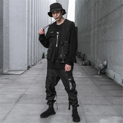 Comes with extra buckle closure techwear vest