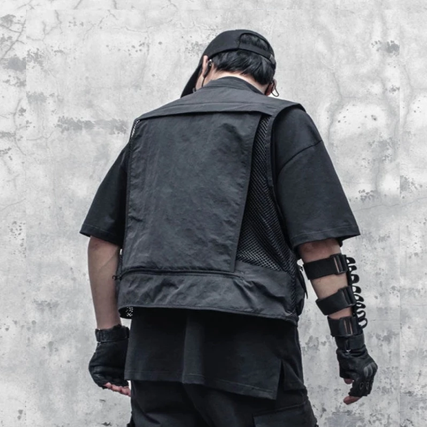 Unisex wearing techwear scarlxrd vest black