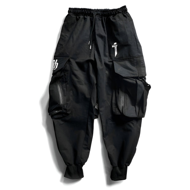 Unisex wearing black big pocket techwear baggy pants